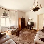 The Location 130 M2 Salon *