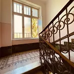 The Location 130 M2 Salon
