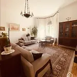 The Location 130 M2 Salon