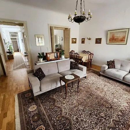 The Location Salon With Main Street View Apartman Szarajevó