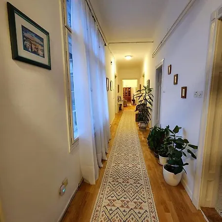 The Location 130 M2 Salon * Sarajevo