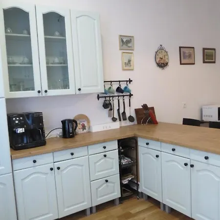 The Location 130 M2 Salon *