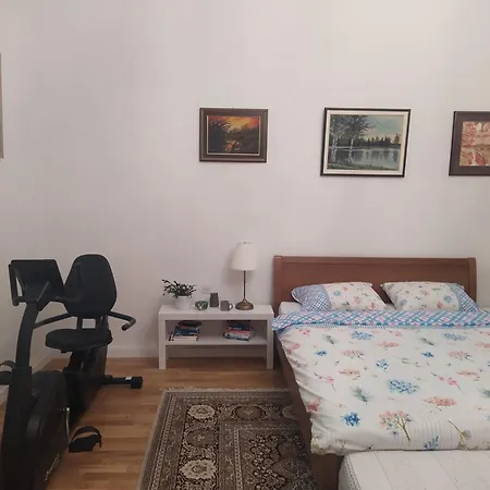 The Location 130 M2 Salon Daire *