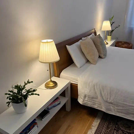 The Location 130 M2 Salon Apartment *