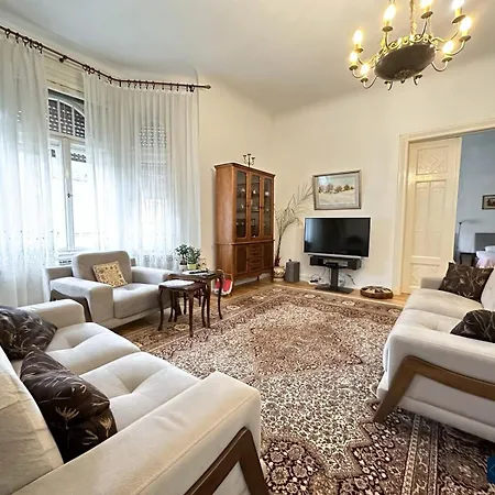 The Location 130 M2 Salon سراييفو