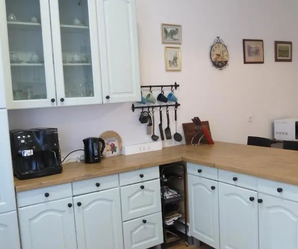 The Location 130 M2 Salon *