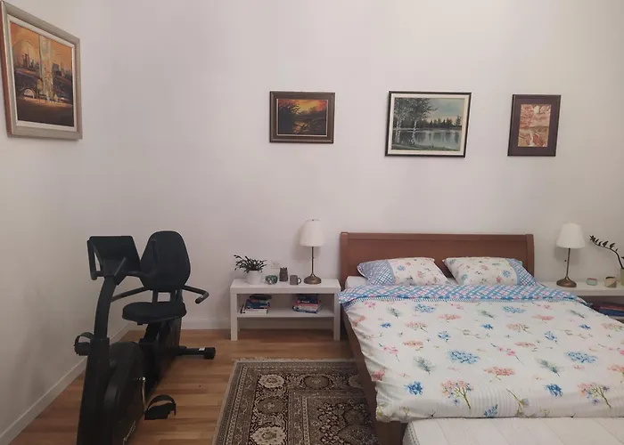 The Location 130 M2 Salon Daire *