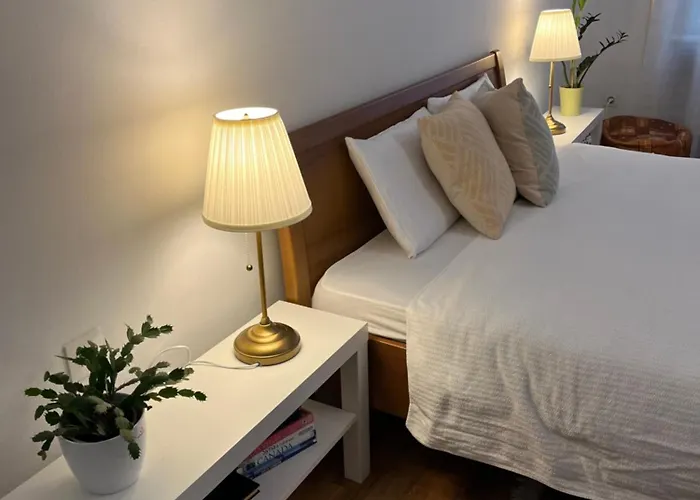 The Location 130 M2 Salon Daire *