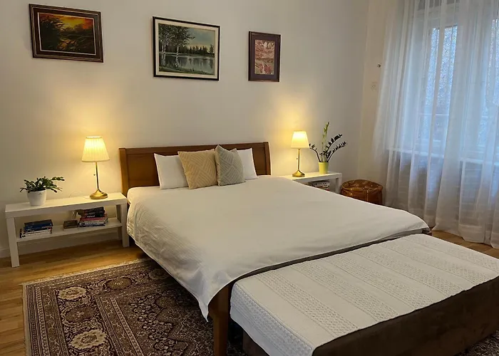 The Location 130 M2 Salon