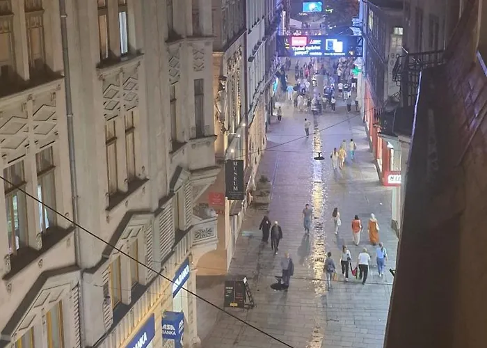 The Location 130 M2 Salon Daire *