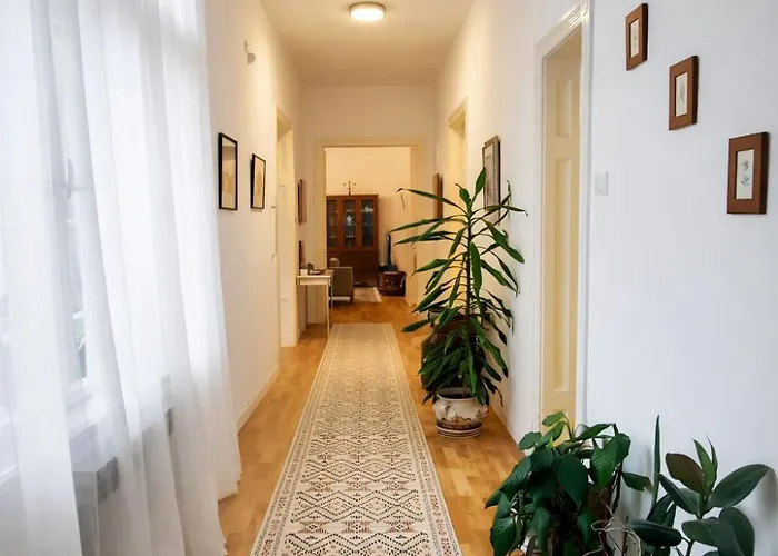 The Location 130 M2 Salon * Sarajevo